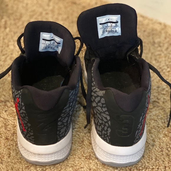 Air Jordan Basketball Shoes - Picture 3 of 5